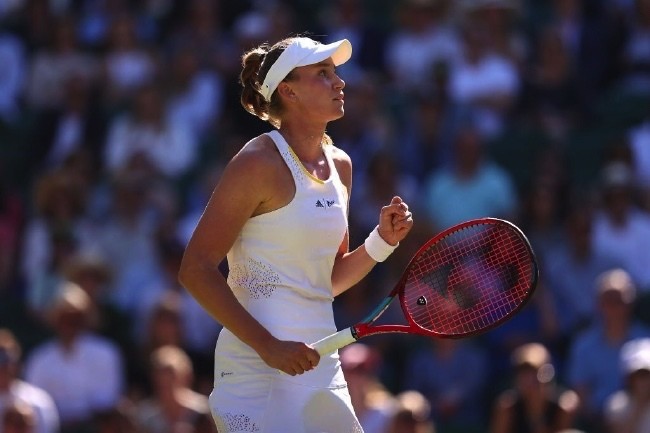  莱巴金娜温网夺冠书写新传奇