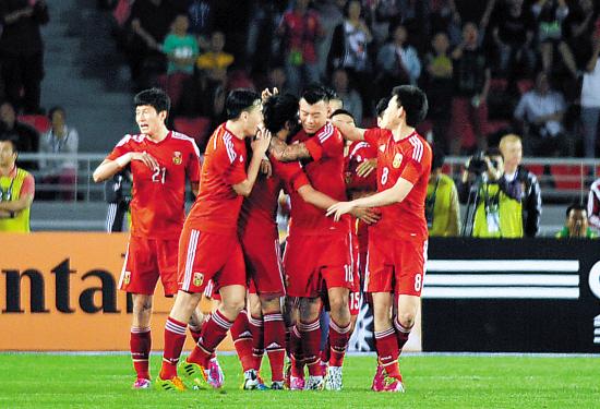  世界杯预选赛，国足力克亚洲劲旅