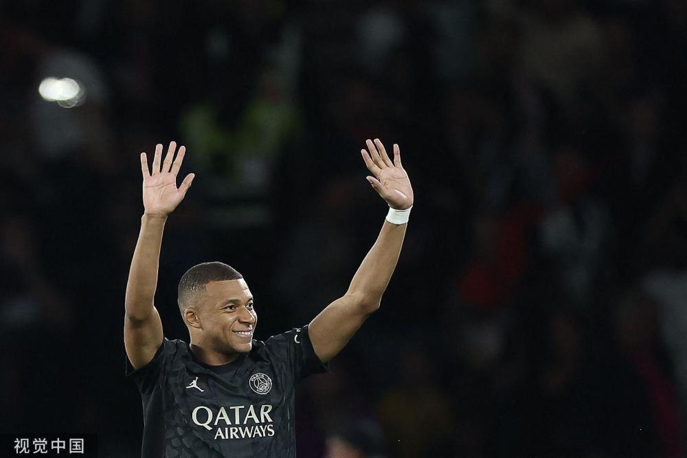  巴黎圣日耳曼主场大胜登顶