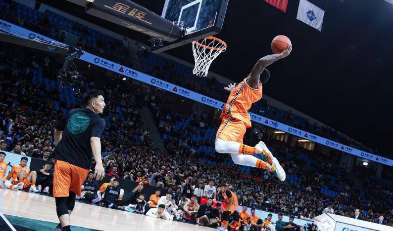  扣篮大赛惊艳全场，创意动作频现