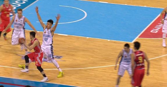  主场哨声引发争议，裁判判罚成赛后焦点